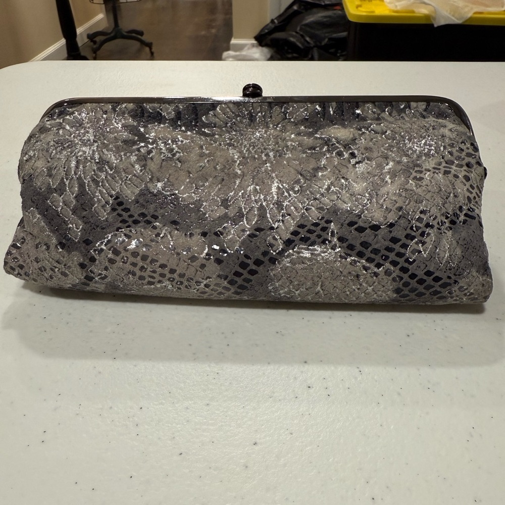 HOBO Lauren Clutch-Wallet Grey Floral Reptile Print